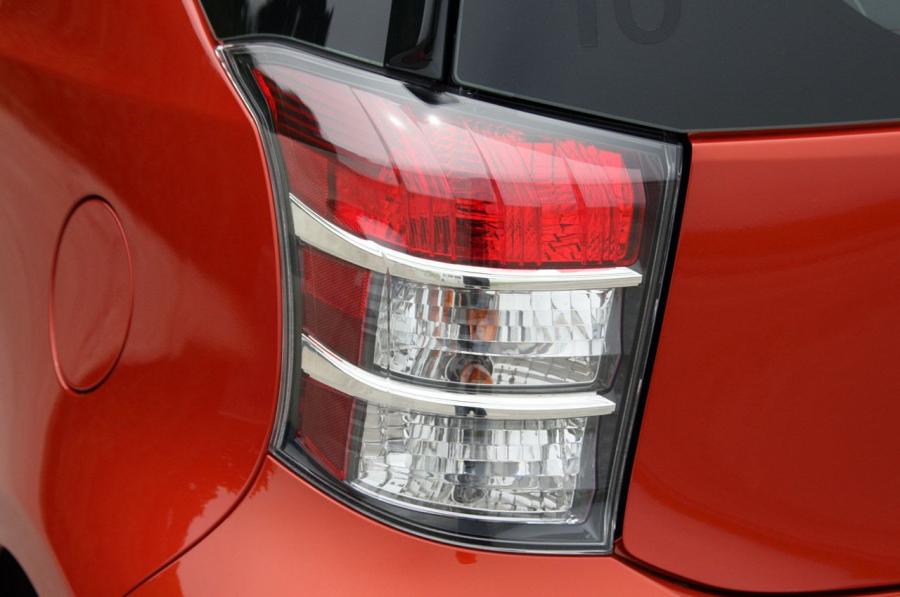 Детали экстерьера Scion iQ 2012 года  (фото 117 из 128)